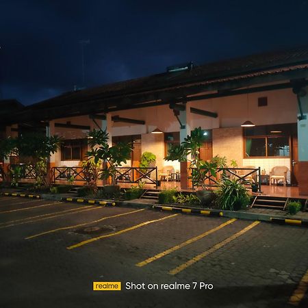 Hotel Aneka Baru Sleman  Zewnętrze zdjęcie