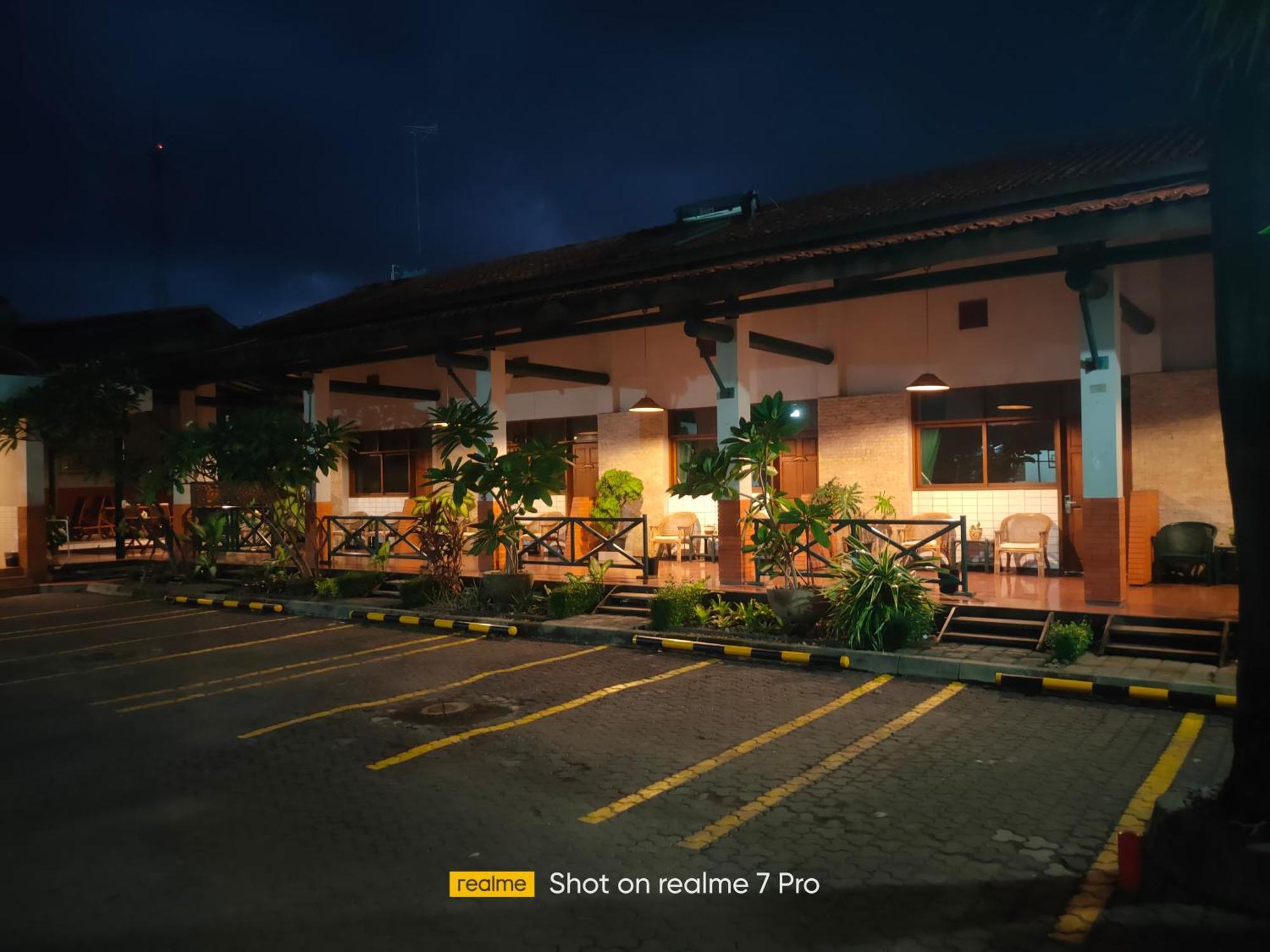 Hotel Aneka Baru Sleman  Zewnętrze zdjęcie