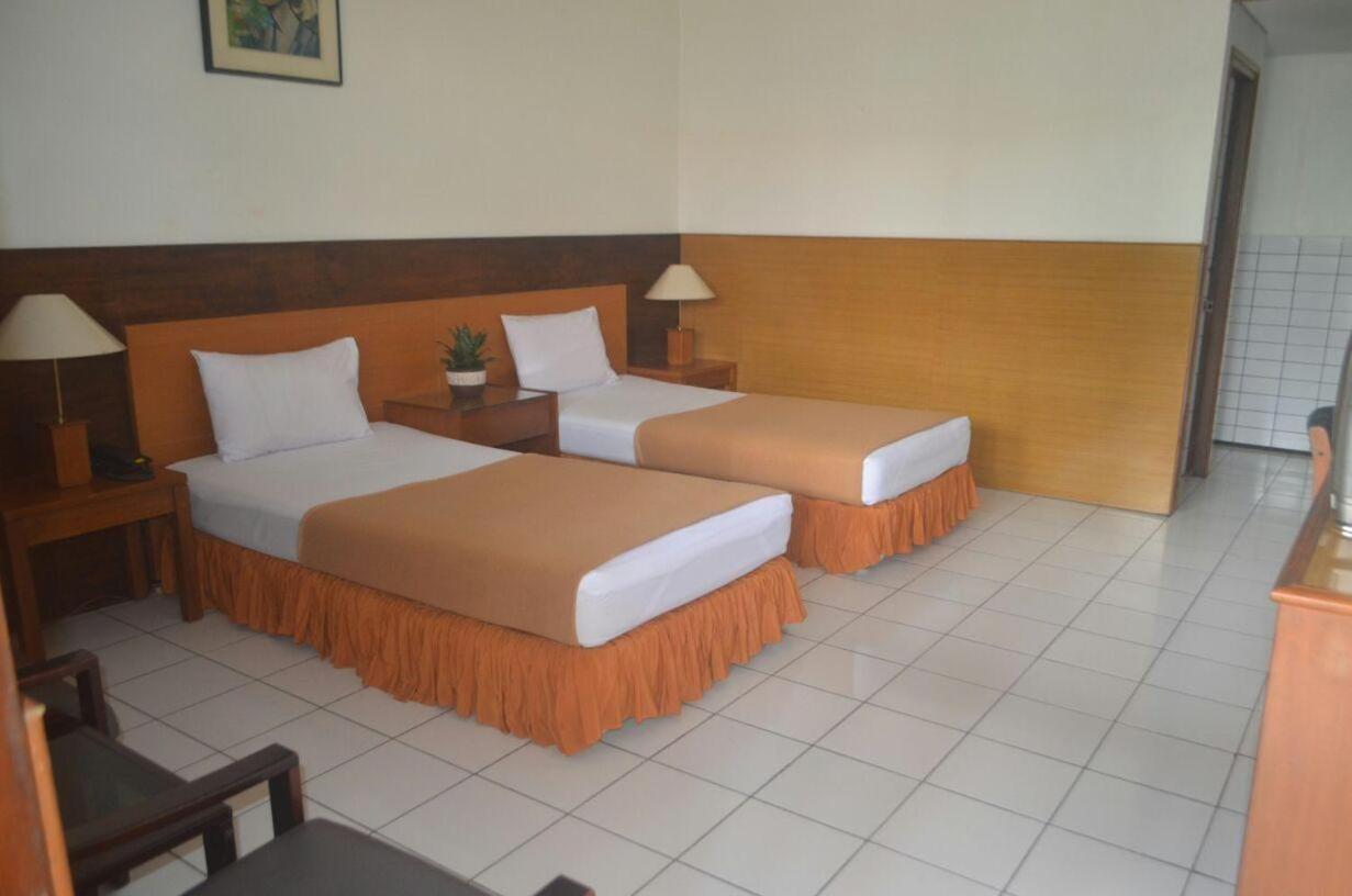 Hotel Aneka Baru Sleman  Zewnętrze zdjęcie